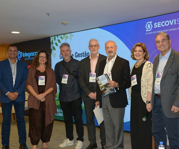 sustentabilidade em condomínios - grupo de síndicos e especialistas em evento do Secovi-SP sobre agenda climática urbana