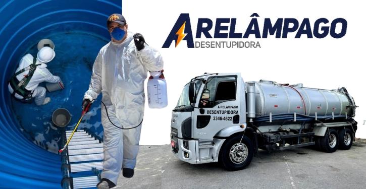 manutenção preventiva condomínio - síndico avaliando infraestrutura hidrossanitária com técnico especializado