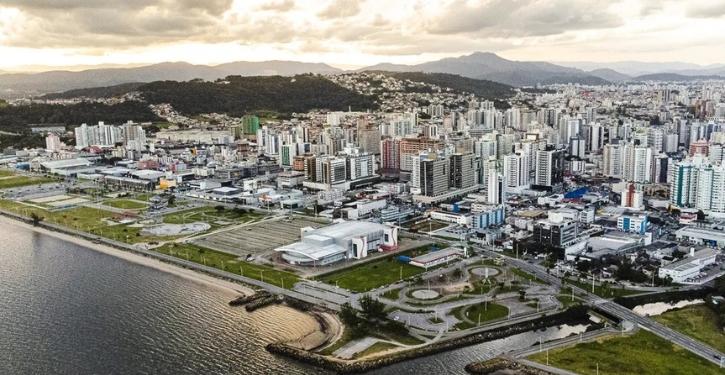 violência contra a mulher em condomínios - síndico e equipe em treinamento sobre prevenção e protocolo de segurança